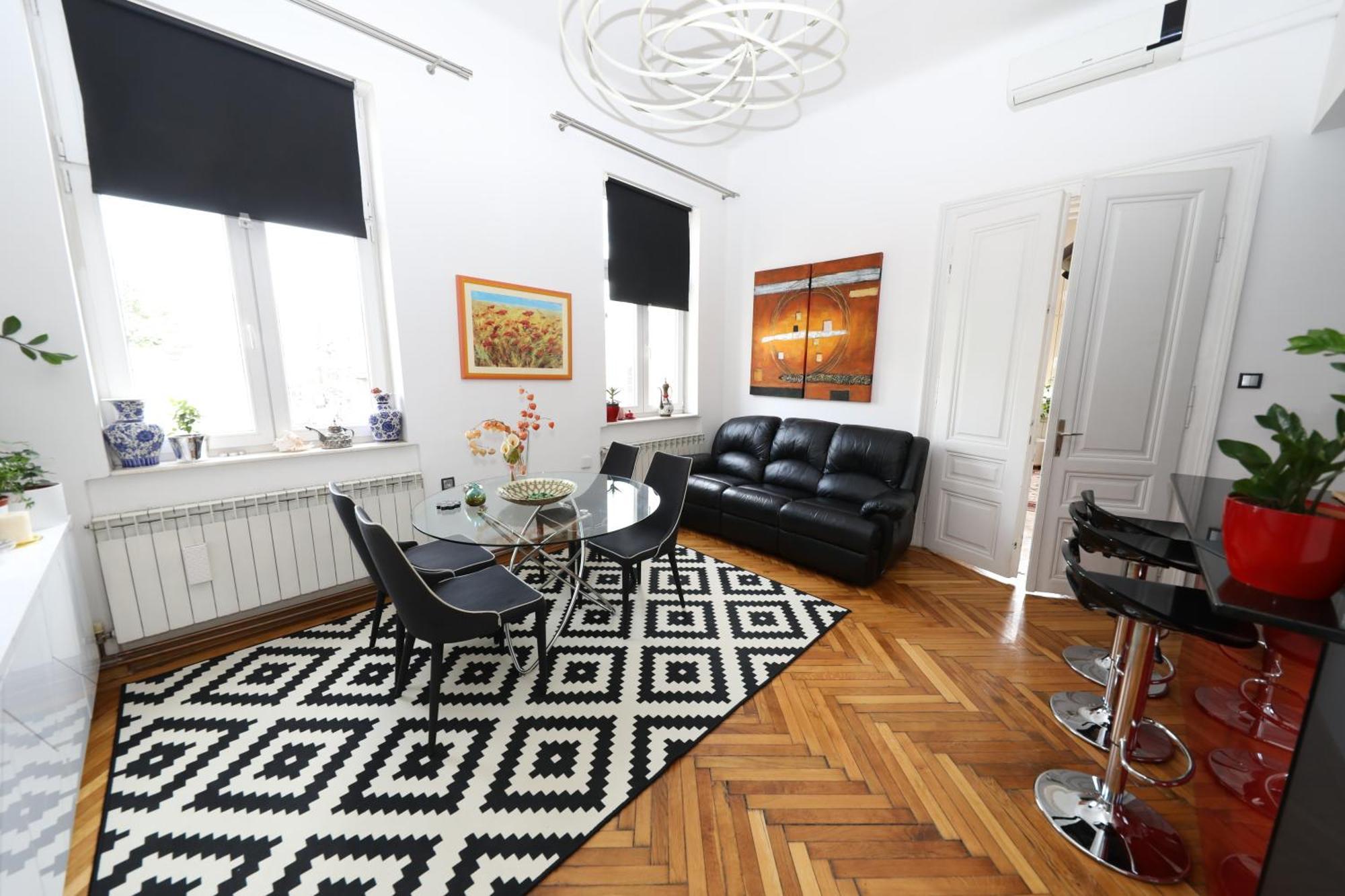 סראייבו Historijski Luksuz U Starom Gradu, Garage Parking מראה חיצוני תמונה